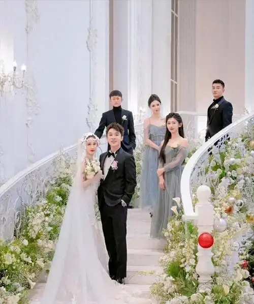 杨紫和张一山是演艺圈的著名演员,也是观众心中的"青梅竹马".