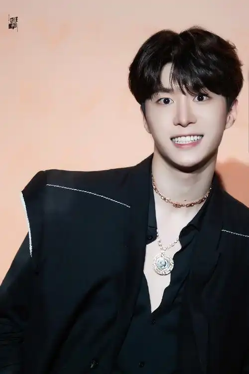 范丞丞初夏质感大片