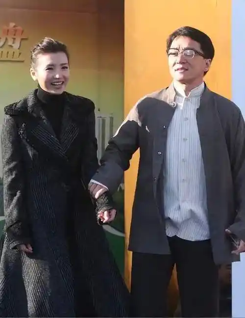 万小刀:"美女老师"的娱圈故事|陈好|橙天|林心如|成龙|刘烨_网易订阅