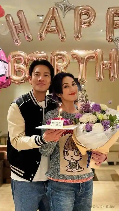 杨千嬅"入五"前孖老公行名店 丁子高激罕晒蜜照放闪