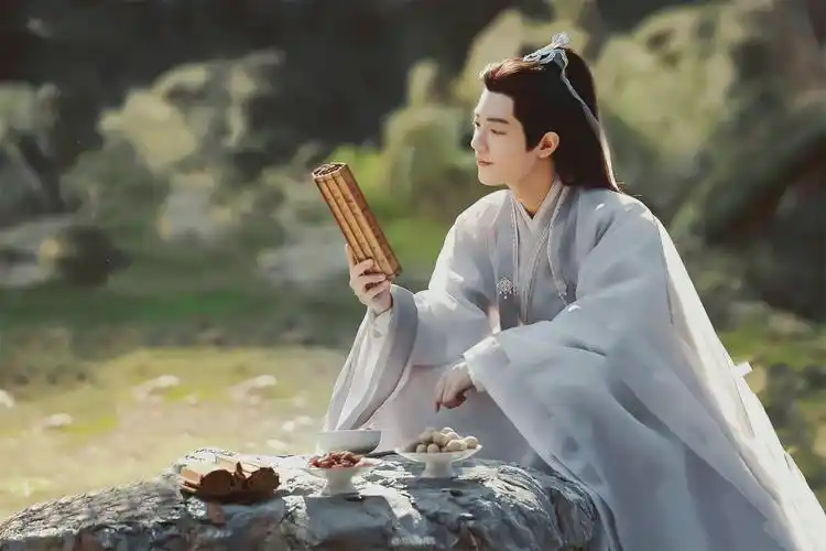 肖战,任敏主演的电视剧《玉骨遥》杀青并发布阵容剧