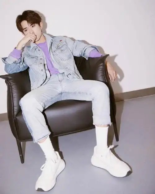 「tfboys」「新闻」190916 易烊千玺露袜穿搭合集,时尚达人玺子哥帅气