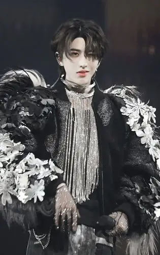 蔡徐坤个人演唱会全程无休息黑粉赞叹唱功22个舞台超级绝