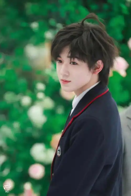 宋亚轩照片我的少年带着光惊艳了我的青春