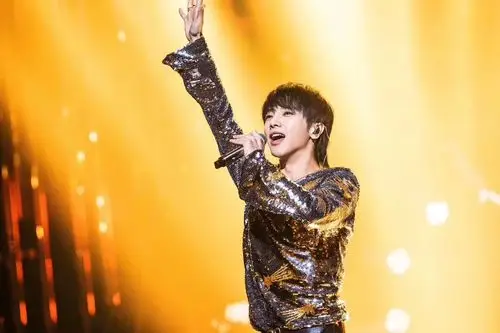 华晨宇:第一个在鸟巢开演唱会的90后?