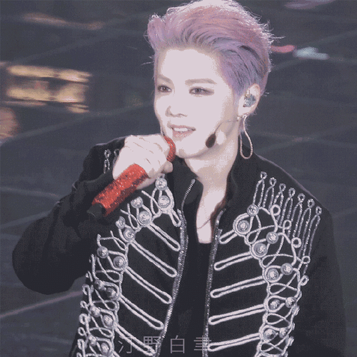 鹿晗一场演唱会一个发色##鹿晗说芦苇天下第一好