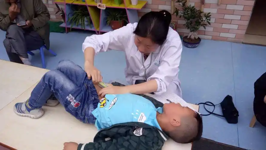 苗苗幼儿园小朋友体检