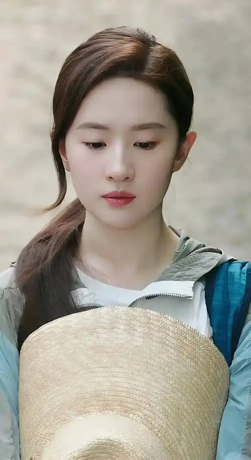 刘亦菲:清纯甜美,气质优雅