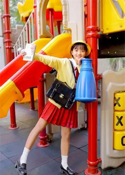 身高仅有155的女生不穿高跟鞋也很女神看沈月的穿搭就知道了