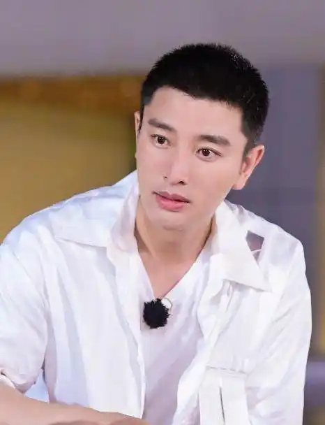 贾乃亮换新发型像"整容",长得越来越嘻哈风,和从前判若两人_感觉_显得