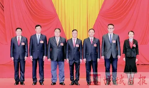 区三届人大一次会议闭幕