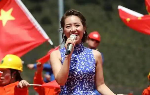 清流女歌手云朵从打工妹到刀郎徒弟再到五次放歌央视春晚歌星