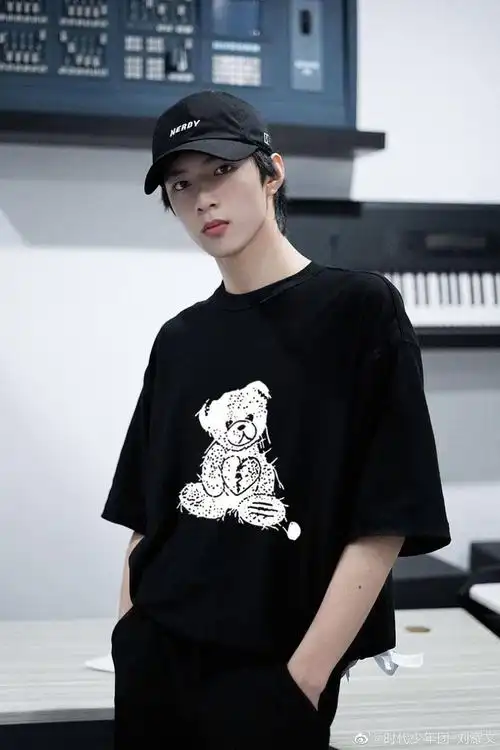 刘耀文同款衣服夏季新款纯棉短袖t恤女潮宽松学生男女情侣装上衣高街