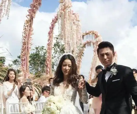 林心如与霍建华婚礼画面直击,但是谁说小燕子赵薇没去?_网易订阅