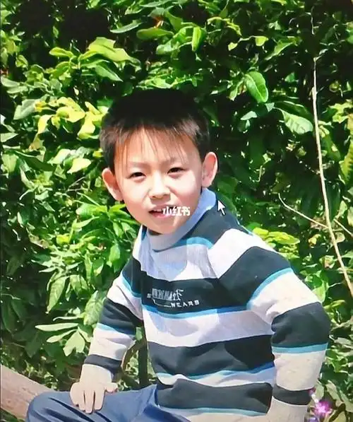 小时候也太可爱了