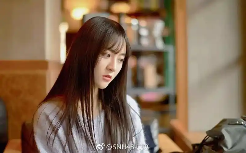 snh48-莫寒 虽然知道 我却假装不知道 从明天起,可以牵你的手吗?