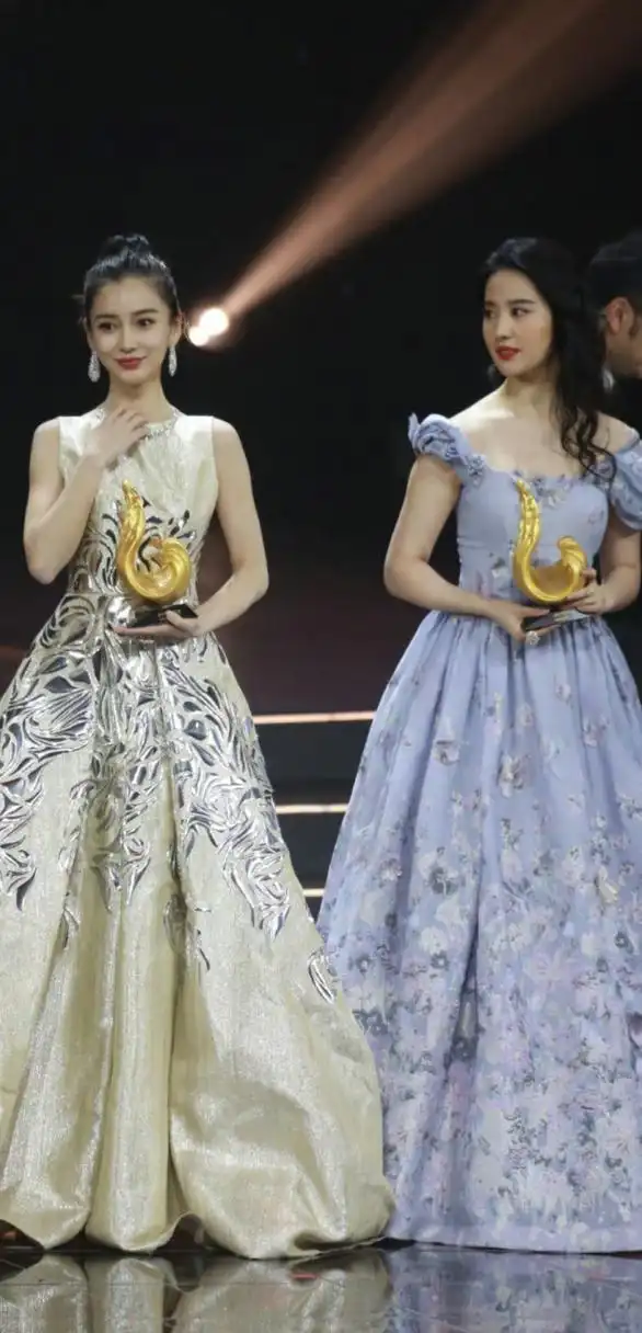 刘亦菲与杨颖同框 大家更pick哪一个?