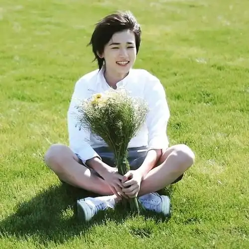 来看看颜霸大主唱宋亚轩,又有实力长得又好看,就是最dior的!