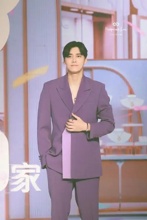 挑战每天按相册顺序发一张李易峰的照片##园园不断