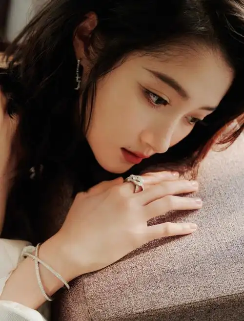 #关晓彤高定白裙#