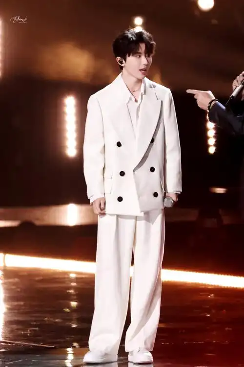 马嘉祺叁重楼暨出道四周年演唱会##马嘉祺双11惊喜夜