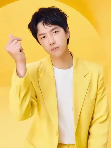 王一博代言妙可蓝多##王一博妙可蓝多品牌代言人##王一博黄西装