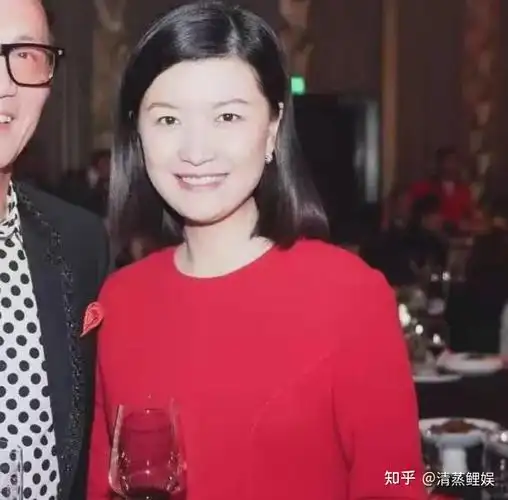 而主持《新老娘舅》的房海燕,更是直接被开除,这些主持人在被