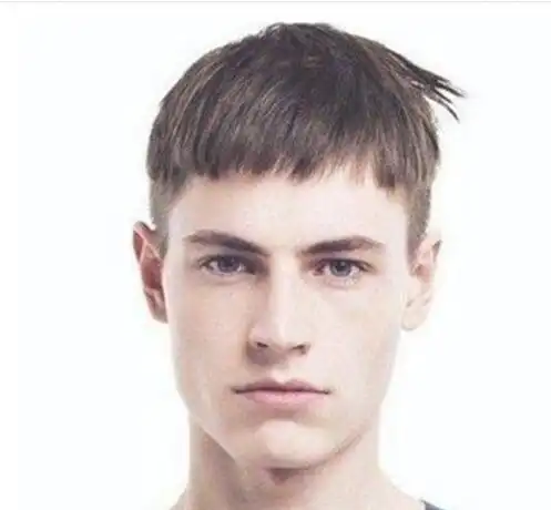 时尚男生锅盖头发型图片 个性风格的锅盖头更受欢迎