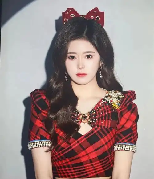 都默认鞠婧祎是"丑小鸭变天鹅",16岁女孩子的心思真是简单又复杂呀