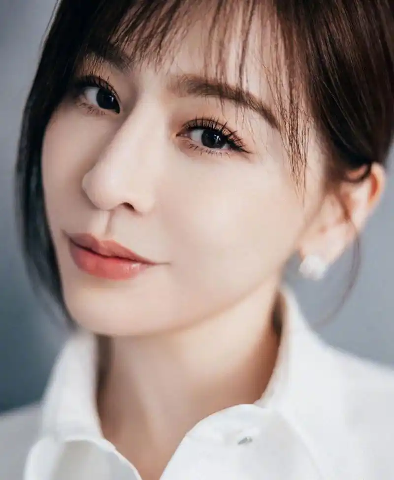 王心凌 黑白写真[鲜花]