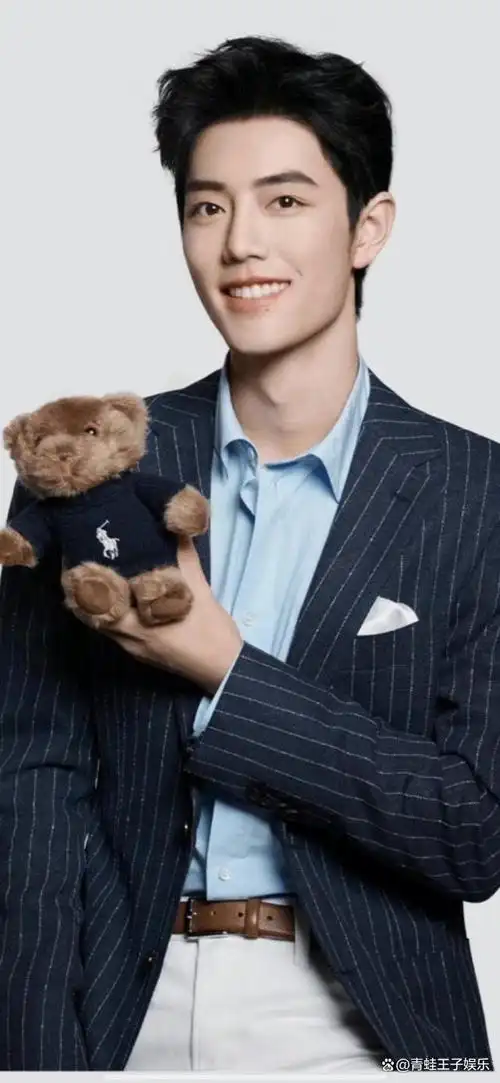 肖战:春晚舞台上的耀眼明星