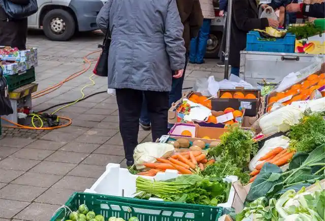 去菜市场买菜这6种蔬菜尽量少买菜贩子家里人很少吃