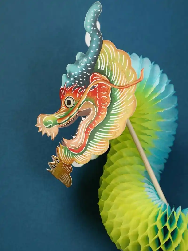 纸翻花是我国传统的纸制工艺品,民间玩具 又叫十八翻 93 山东临沂