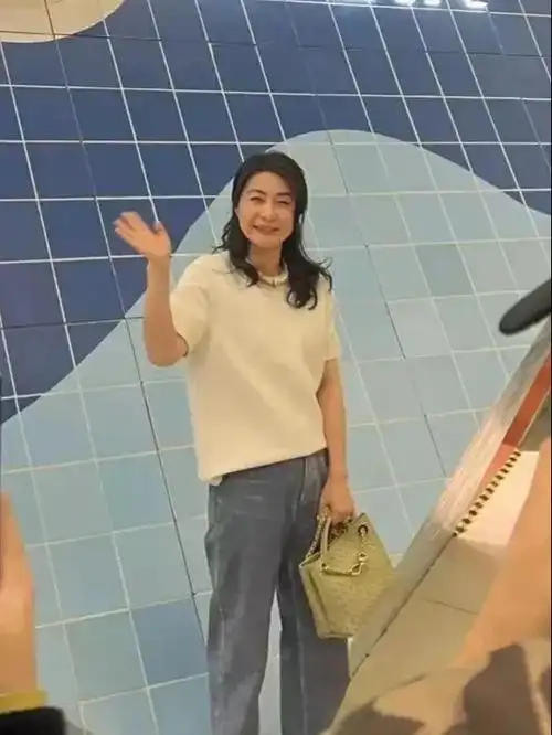 郭晶晶与霍启刚结婚12年,育有三个孩子,夫妻俩都是优秀出众的人,把