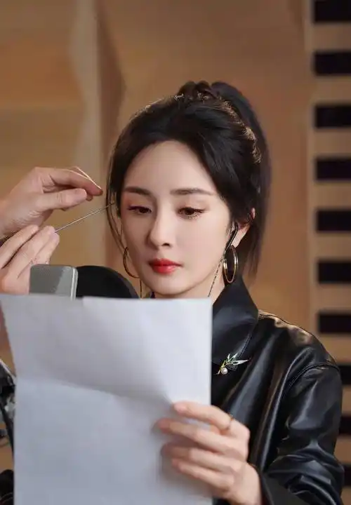 网友评内娱4位女顶流,杨幂,杨紫,迪丽热巴,赵丽颖,谁最火?