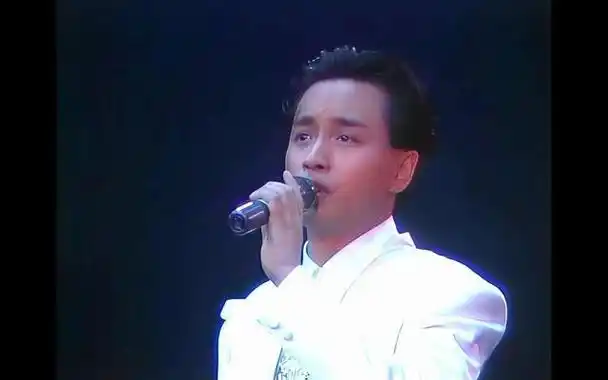 无论活力四射的舞台表演,或是个性突出的mv表演中,张国荣总是透过他