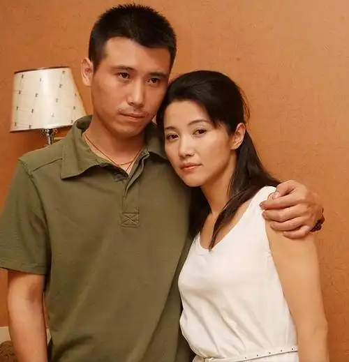 回顾演员李乃文与颜丙燕意难平49岁婚姻成谜如今怎样了