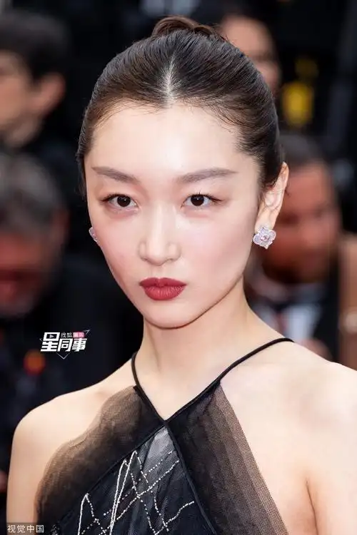 最近翻看戛纳电影节红毯,真的有被周冬雨的状态狠狠惊艳到!