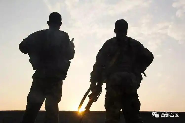 一组背影带你尝尽军人的酸甜苦辣