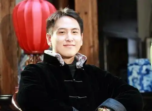 如今,汤珈铖仍然处于单身状态,那么未来他的另一半将会是哪位幸运的