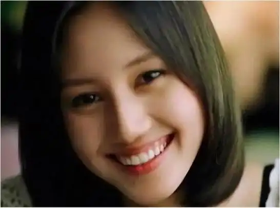 上海这一夜被笑不露齿的袁泉惊艳从不穿暴露礼服却艳压群芳