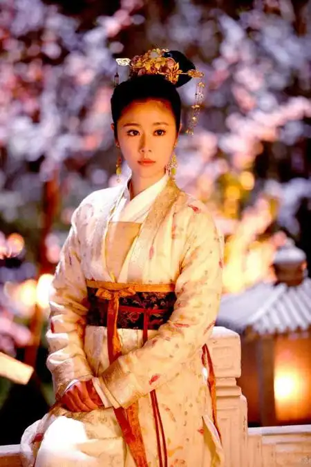 倾世皇妃林心如冷艳妆