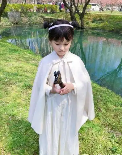 赵丽颖"小时候",你的小明兰可爱上线,已经快9岁啦!