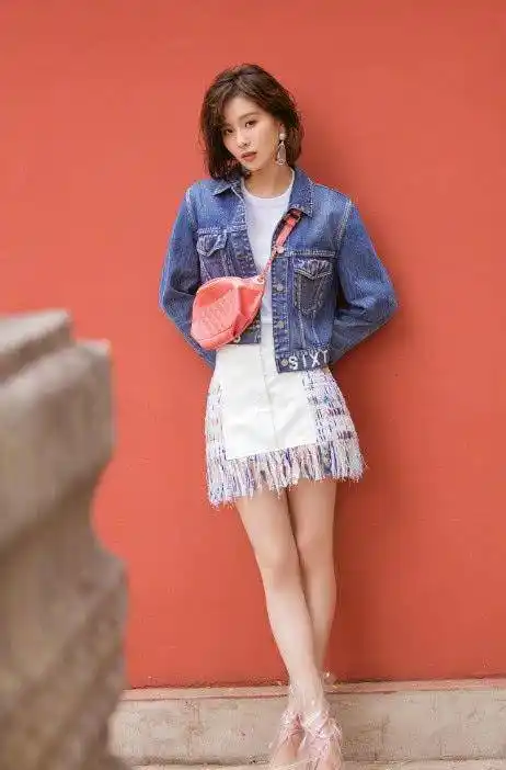 原创刘诗诗街拍照曝光给鞋子戴雨衣好有创意下雨都不怕了