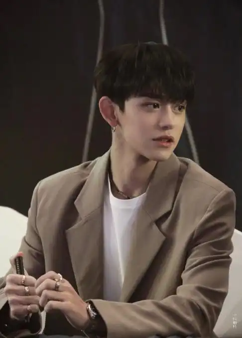 黄旭熙经纪人联系方式15201879909