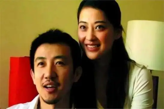 记者曾询问梅婷是否叶大鹰是她的初恋,她回答称不是初恋,但并未否认