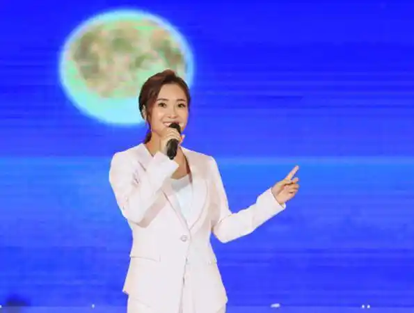 歌手云朵:18岁拜刀郎为师,和师父如同亲生父女,心系家乡四川