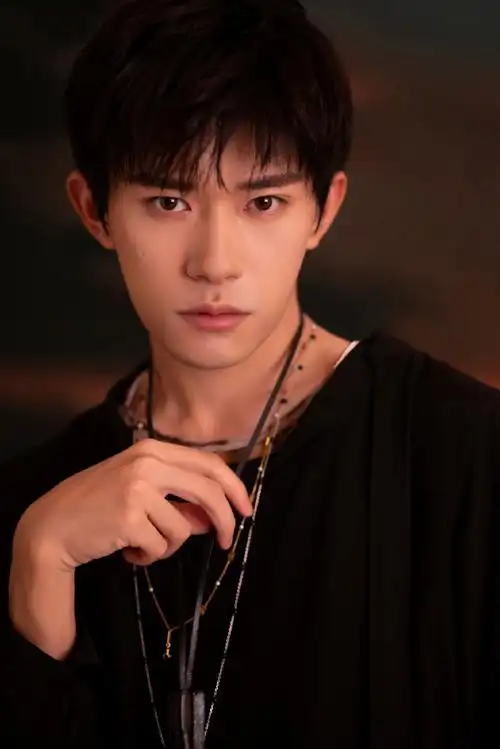 时代少年团给易烊千玺庆生