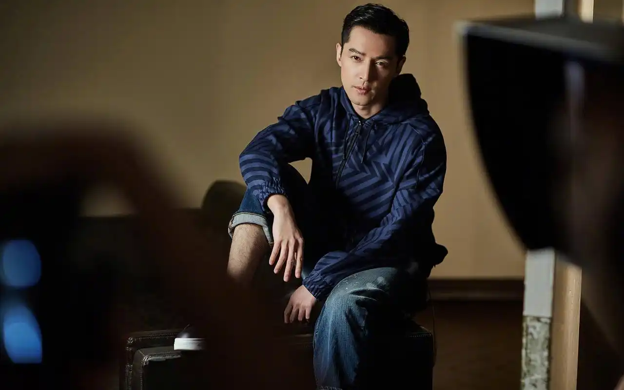 胡歌俊朗绅士范时尚写真高清壁纸