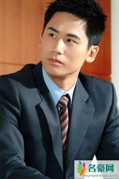 长得像邓超的男演员于晓光和邓超有点像